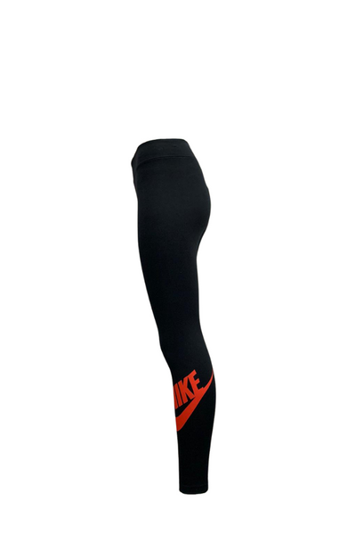 Nike essential knee length legging short in black